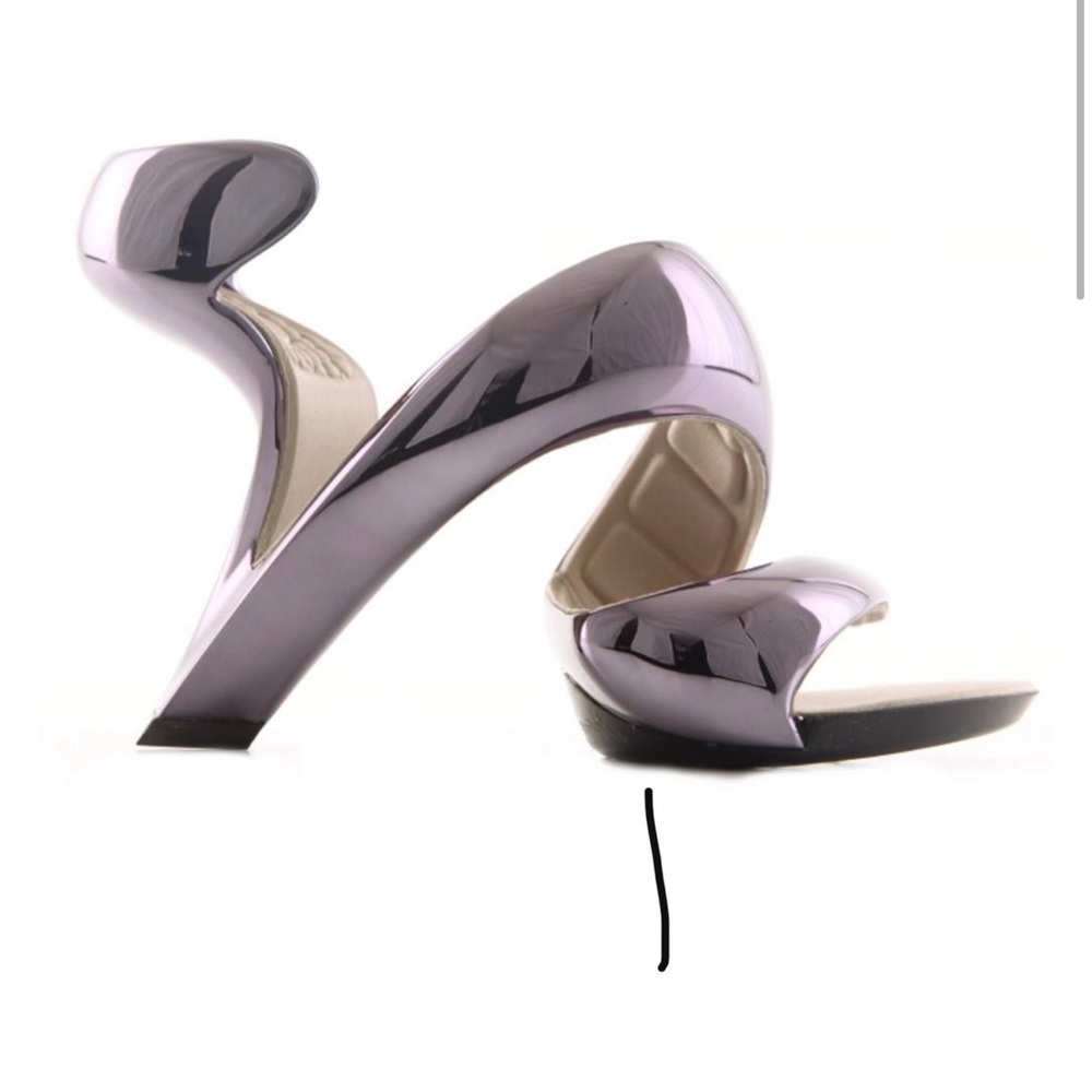 IN SEARCH OF JULIAN HAKES MOJITO HEEL SIZE 39